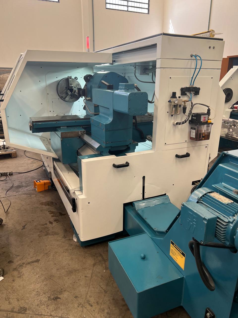 Torno CNC Romi ECN40 II Siemens levantado - Foto 2