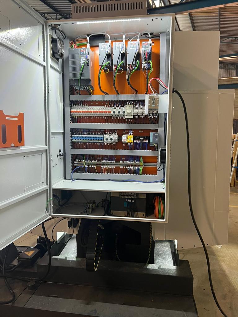 Centro de Usinagem Famup MXC 700 com quarto eixo - Foto 6