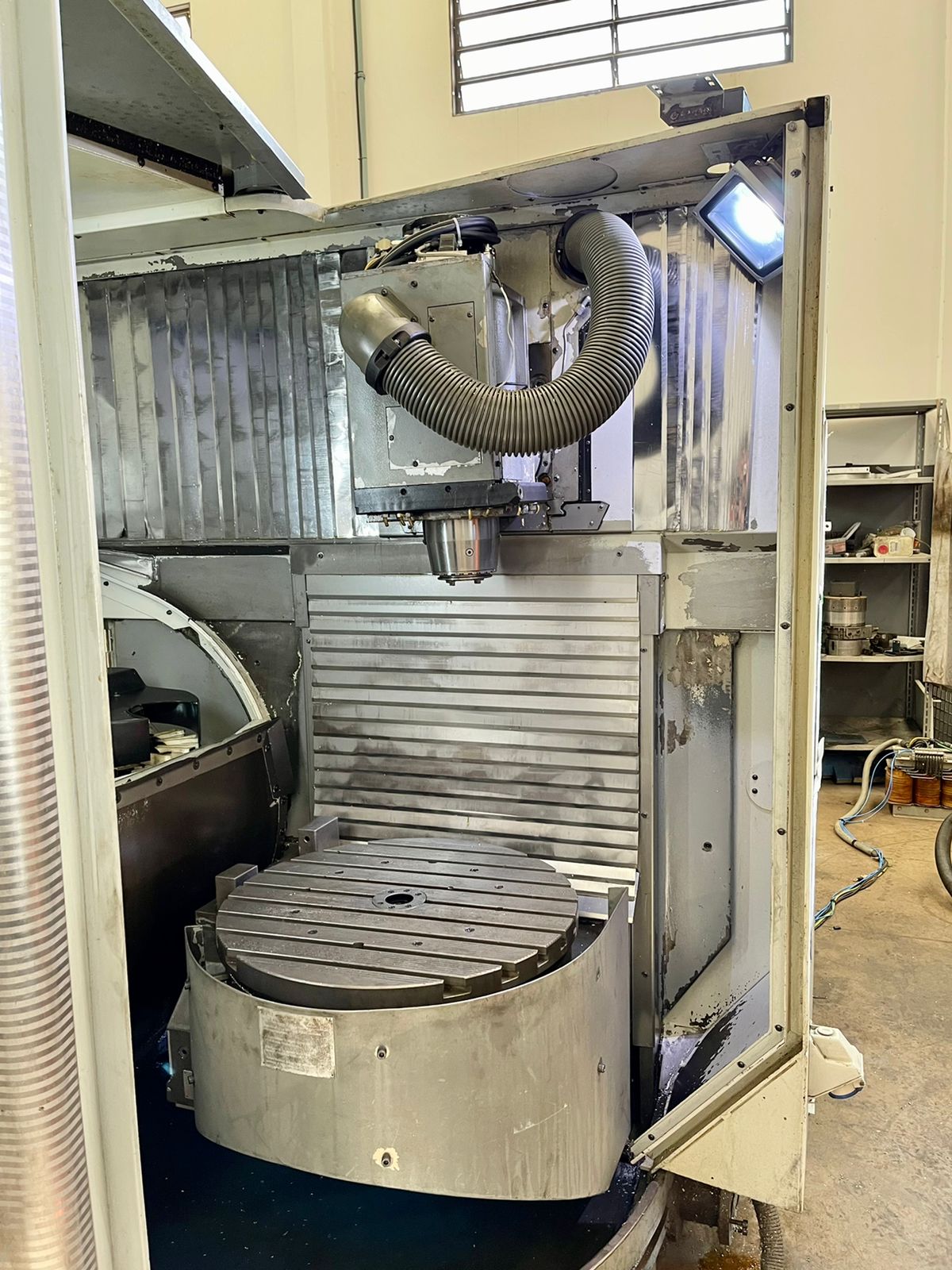 Centro de Usinagem DMG DMU60T 5 eixos - Foto 2